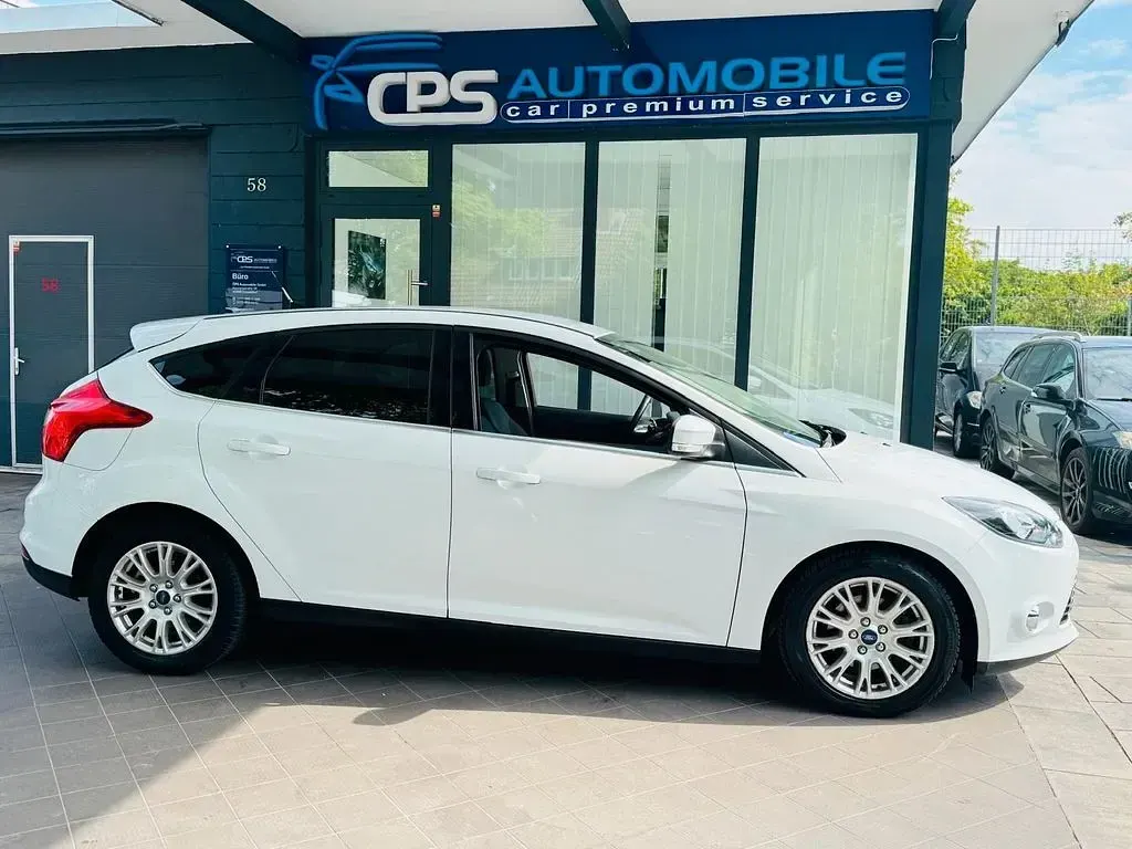 Gebraucht Ford Focus Champions Edition 116 PS (85 kW) 2013 Weiß Limousine