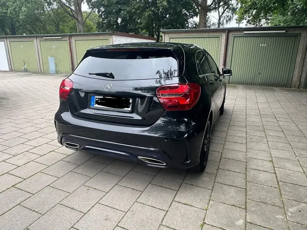Gebraucht Mercedes A200 AMG line 156 PS (114 kW) 2016 Schwarz Kleinwagen