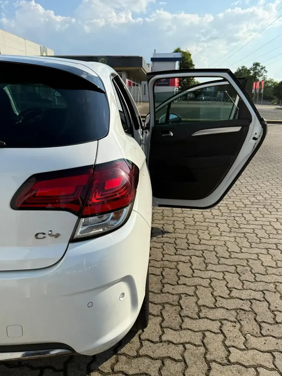 Gebraucht Citroën C4 140 PS (102 kW) 2015 Weiß Limousine