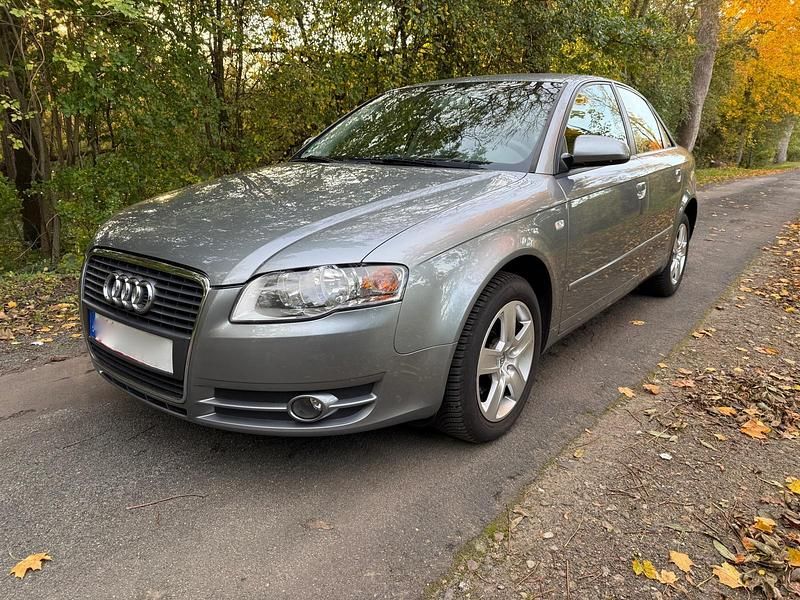 Grau Gebraucht 2005 Audi A4 Limousine | 4.950 € (Fairer Preis) - Bild 1/4