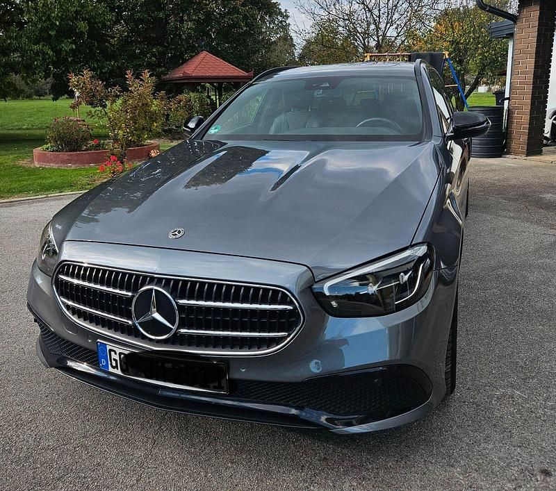 Grau Gebraucht 2020 Mercedes E200 Avantgarde Kombi | 35.000 € (Teuer) - Bild 1/4
