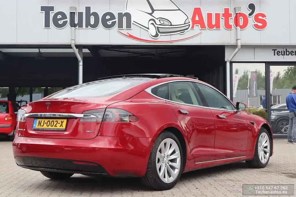 Used Tesla Model S 309 kW (421 HP) 2017 Red Hatchback