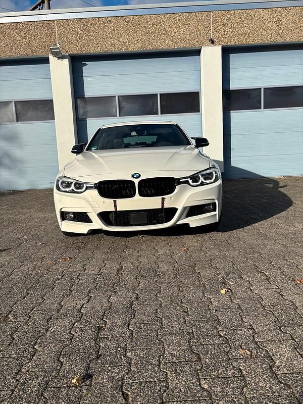Weiß Gebraucht 2019 BMW 335 M Sport Kombi | 32.499 € (Guter Preis) - Bild 1/4