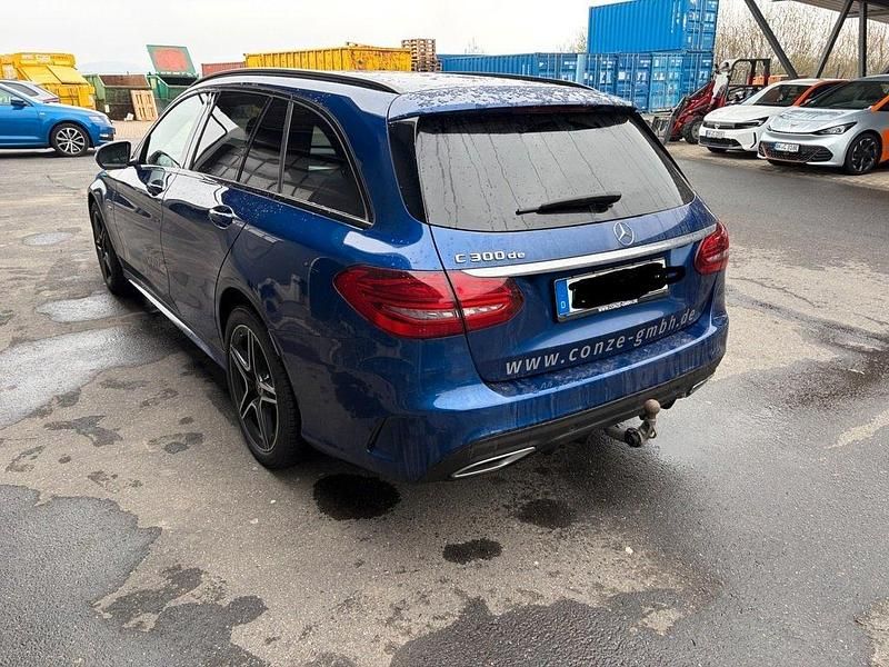 Gebraucht Mercedes C300e Edition 306 PS (225 kW) 2021 Blau Kombi