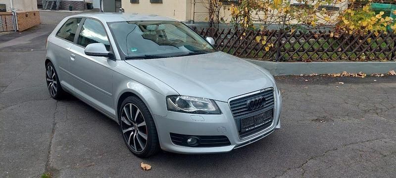 Silber Gebraucht 2010 Audi A3 Ambiente Limousine | 6.150 € (Fairer Preis) - Bild 1/4