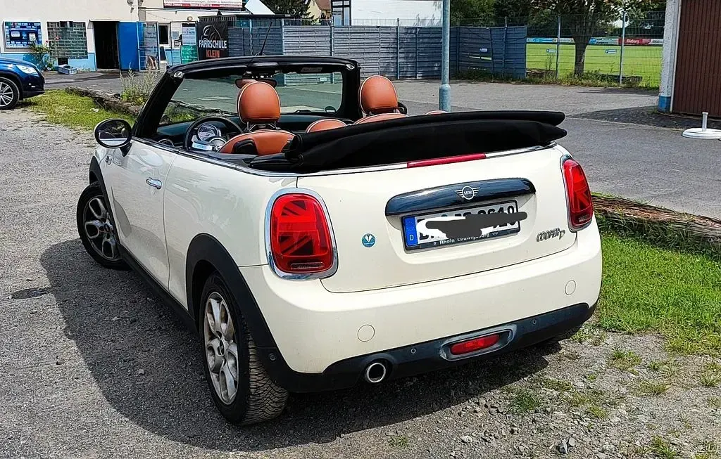 Gebraucht Mini Cooper D 116 PS (85 kW) 2019 Weiß Kleinwagen