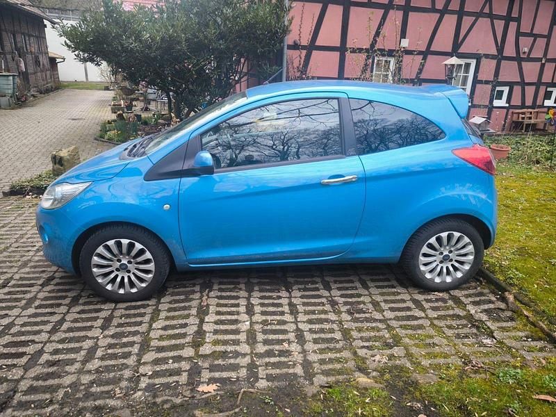 Gebraucht Ford Ka Titanium 73 PS (53 kW) 2015 Blau Kleinwagen