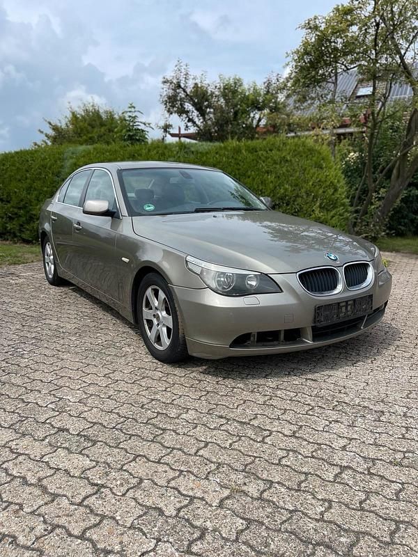 Gold Gebraucht 2003 BMW 520 Limousine | 4.480 € (Etwas zu teuer) - Bild 1/4