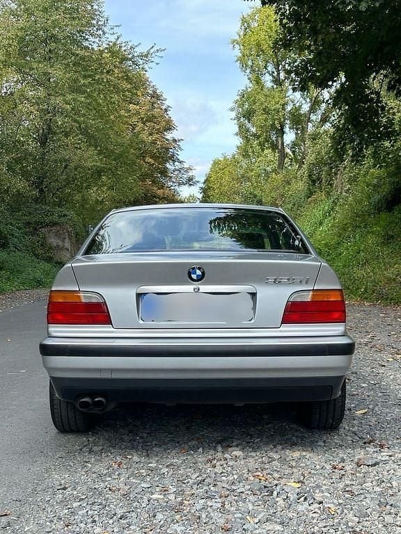 Second-hand BMW 325 192 CP (141 kW) 1992 Argintiu Coupe
