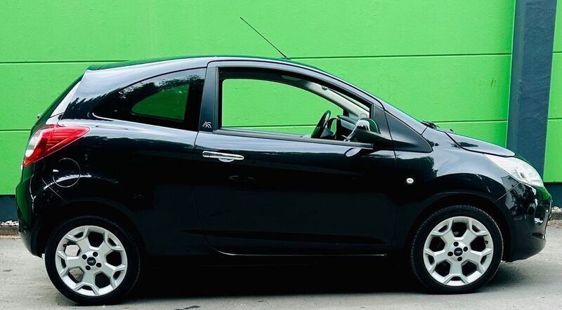 Gebraucht Ford Ka Titanium 69 PS (50 kW) 2011 Schwarz Kleinwagen