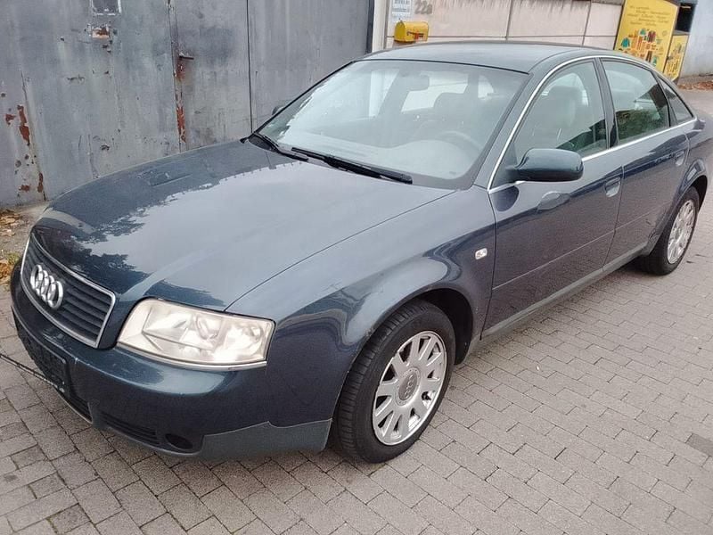 Grau Gebraucht 2002 Audi A6 Limousine | 990 € (Superpreis) - Bild 1/4