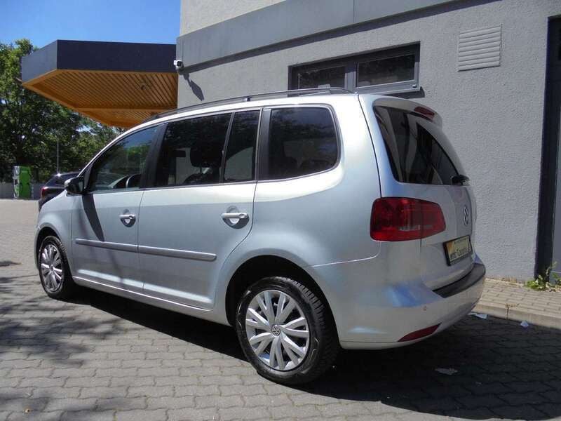 Silber Gebraucht 2012 VW Touran Comfortline Van / Kleinbus | 11.550 € (Etwas zu teuer) - Bild 1/4