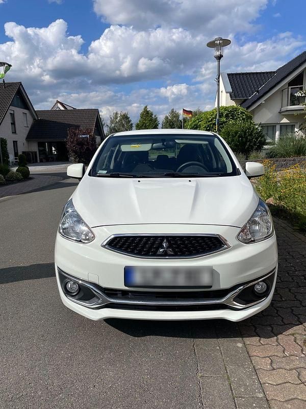 Weiß Gebraucht 2018 Mitsubishi Space Star Diamant Edition Kleinwagen | 5.500 € (Superpreis) - Bild 1/4