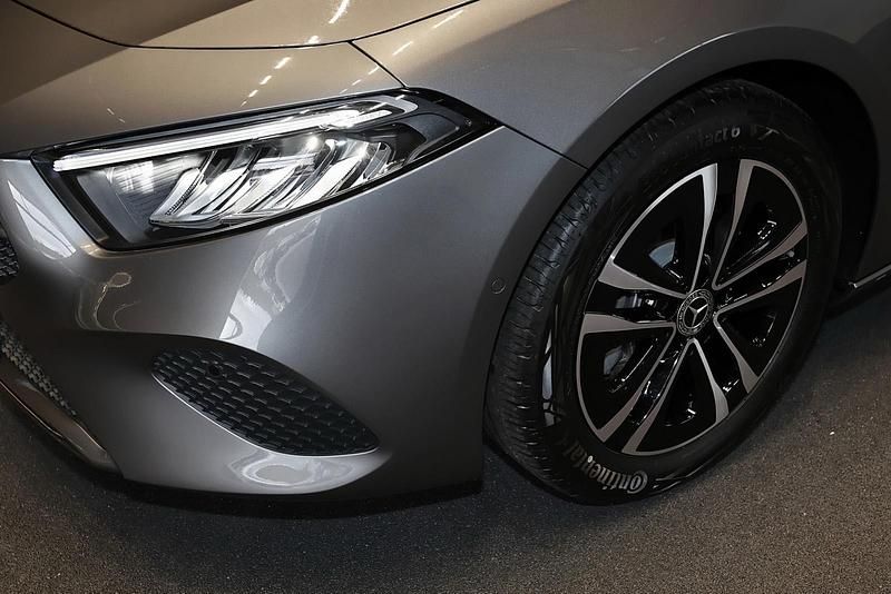 Neu Mercedes A200 Progressive 163 PS (119 kW) 2025 Metalliclack mountaingrau Limousine