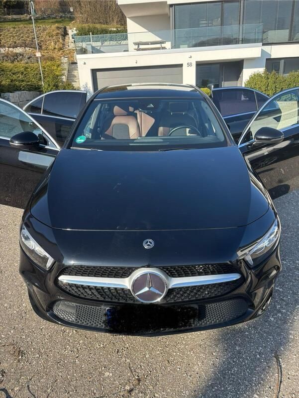 Schwarz Gebraucht 2019 Mercedes A200 Limousine | 24.999 € (Teuer) - Bild 1/4