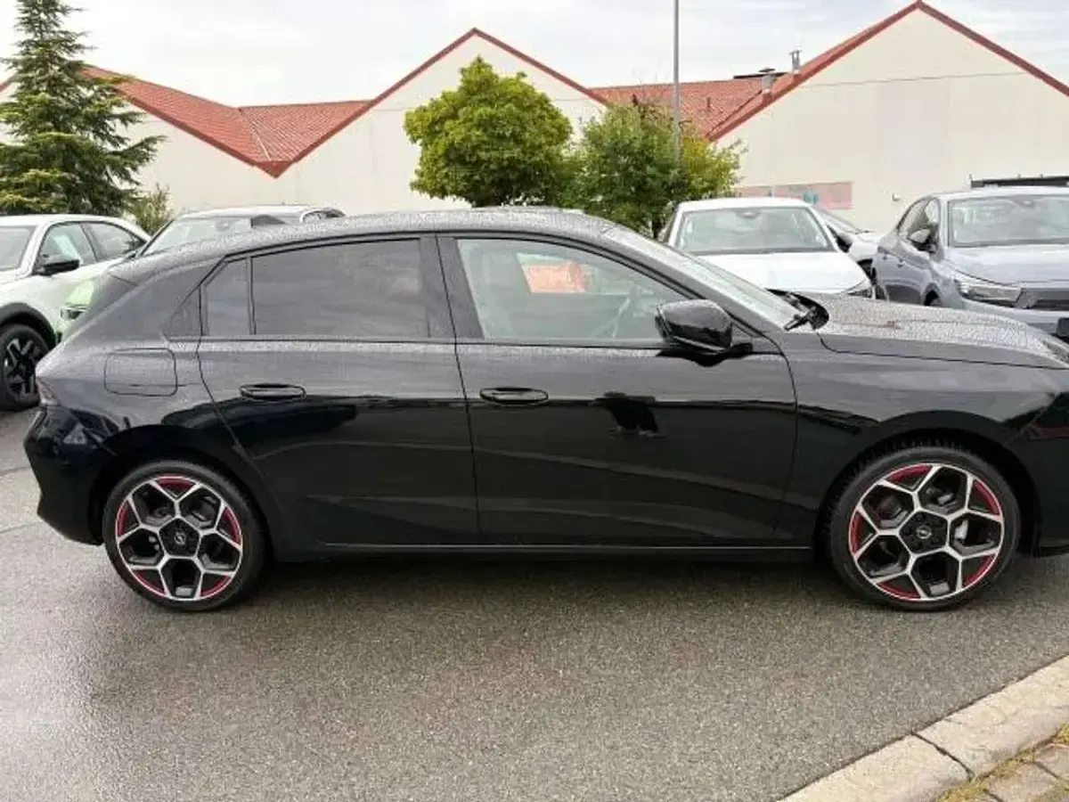 Gebraucht Opel Astra 131 PS (96 kW) 2023 Schwarz Kleinwagen