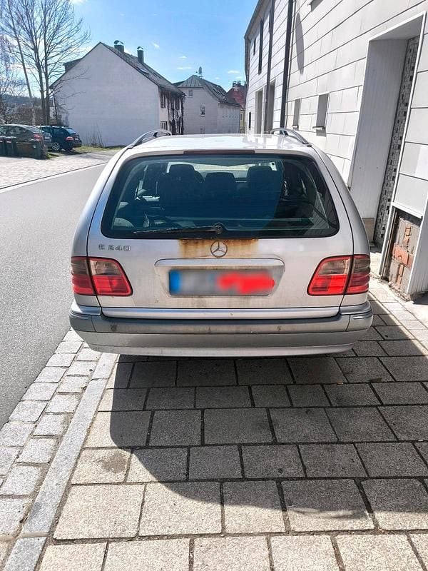 Gebraucht Mercedes E240 174 PS (127 kW) 2001 Silber Kombi