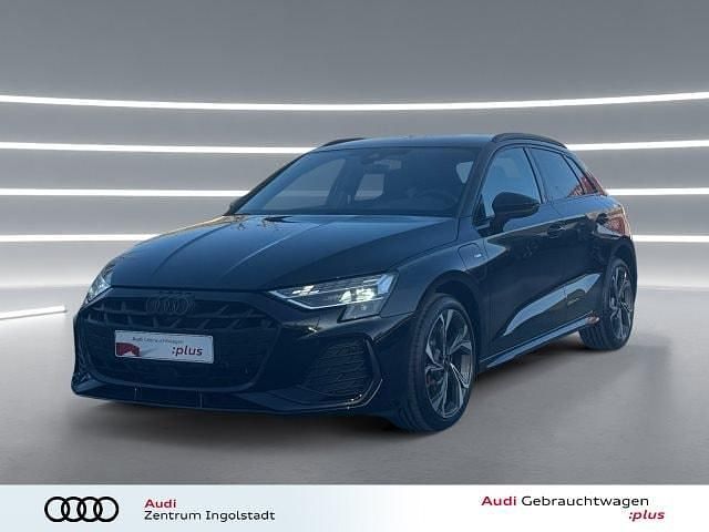 Mythosschwarz metallic Gebraucht 2025 Audi A3 Sportback e-tron S-Line Kleinwagen | 43.950 € - Bild 1/3
