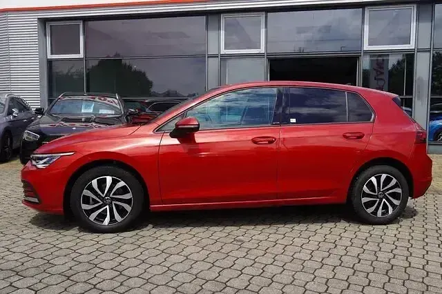 Gebraucht VW Golf VIII Active 110 PS (80 kW) 2022 Rot Limousine