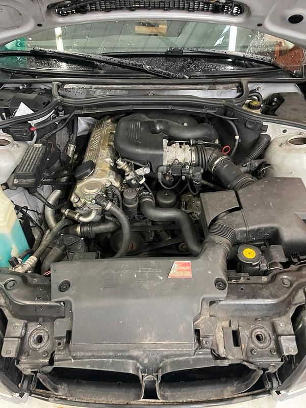 Gebraucht BMW 316 116 PS (85 kW) 2000 Limousine