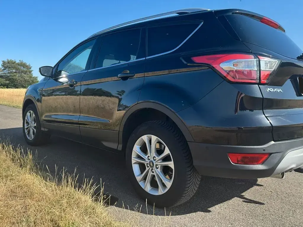 Gebraucht Ford Kuga Titanium 150 PS (110 kW) 2019 Schwarz SUV