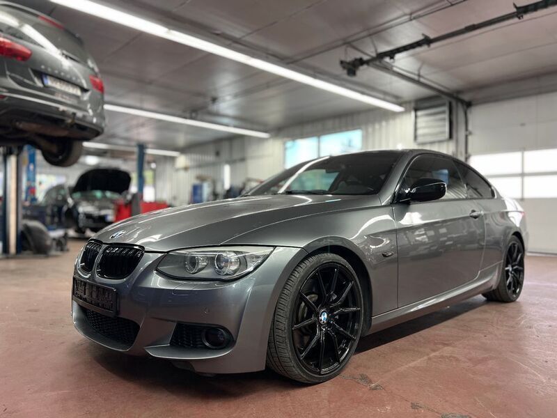 Spacegrau metallic Gebraucht 2010 BMW 335 Performance Coupé | 22.000 € (Fairer Preis) - Bild 1/4