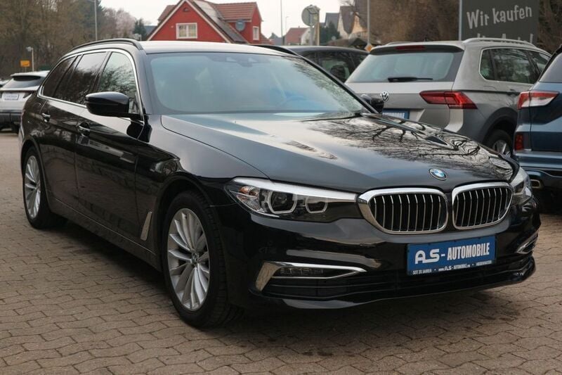 Schwarz Gebraucht 2019 BMW 520 Luxury Line Kombi | 25.900 € (Fairer Preis) - Bild 1/4