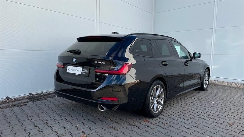Gebraucht BMW 330e Efficient Dynamics 292 PS (214 kW) 2022 Schwarz uni Kombi