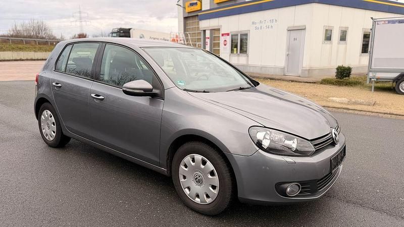 Gebraucht VW Golf VI 102 PS (75 kW) 2010 Grau Kleinwagen