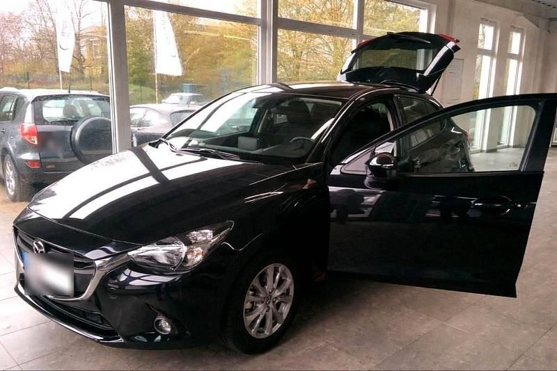 Gebraucht Mazda 2 90 PS (66 kW) 2015 Schwarz Kleinwagen