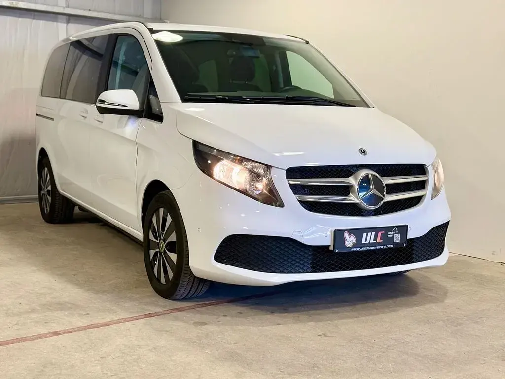 Gebraucht Mercedes V220 163 PS (119 kW) 2022 Weiß Van / Kleinbus