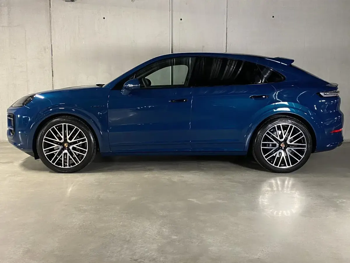 Gebraucht Porsche Cayenne E-Hybrid Coupe Black Edition 470 PS (345 kW) 2026 Montegoblaumetallic SUV