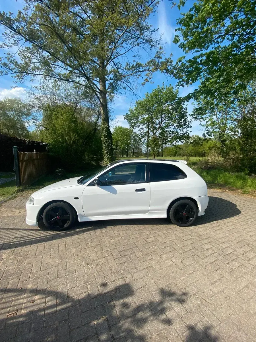 Gebraucht Mitsubishi Colt 103 PS (75 kW) 2002 Weiß Kleinwagen