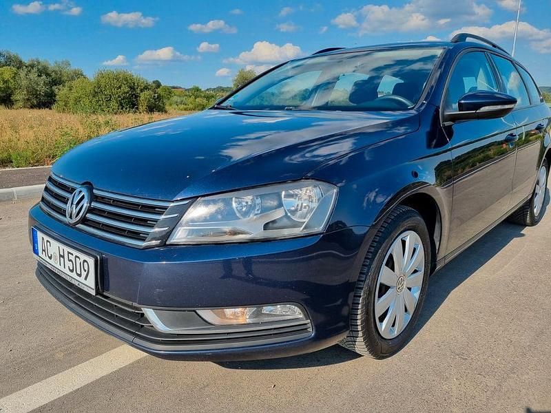 Blau Gebraucht 2012 VW Passat Comfortline Kombi | 6.200 € (Fairer Preis) - Bild 1/4