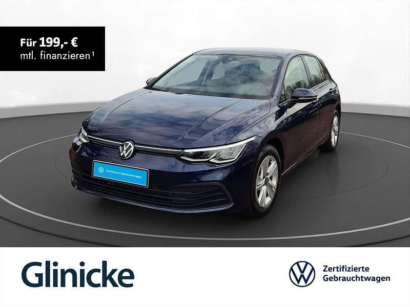 Blau Gebraucht 2024 VW Golf VIII Life Limousine | 21.970 € (Guter Preis) - Bild 1/1