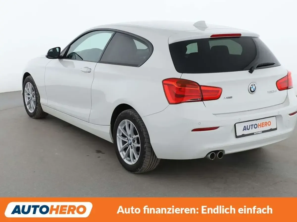 Gebraucht BMW 120 Advantage 190 PS (139 kW) 2016 Weiß Kleinwagen