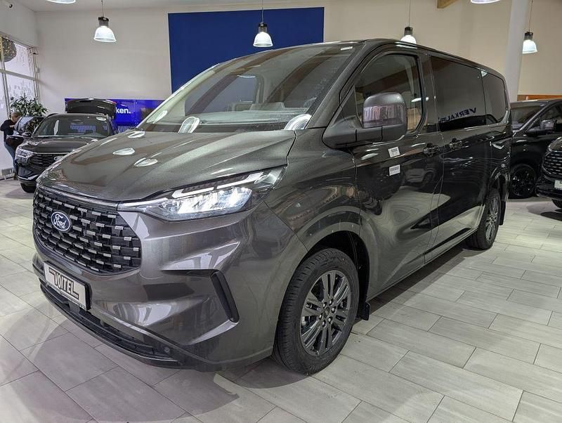 Neu Ford Tourneo Titanium 150 PS (110 kW) 2026 Grau Van / Kleinbus