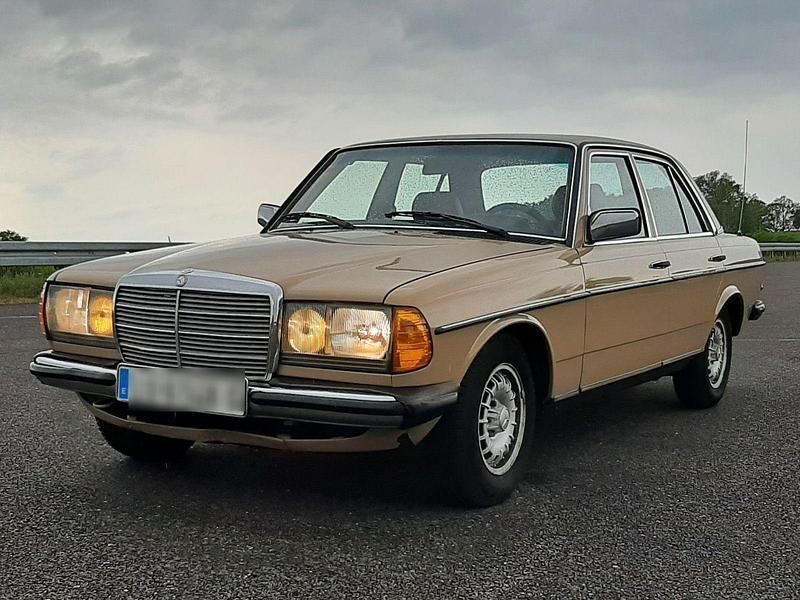 Gebraucht Mercedes 300 88 PS (64 kW) 1983 Beige Limousine