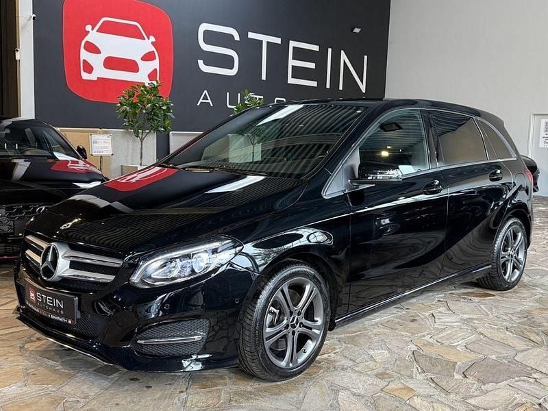 Schwarz Gebraucht 2019 Mercedes B250 Van / Kleinbus | 21.490 € (Superpreis) - Bild 1/4