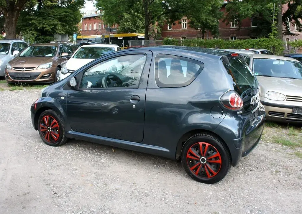 Gebraucht Toyota Aygo Basis 68 PS (50 kW) 2009 Grau Kleinwagen