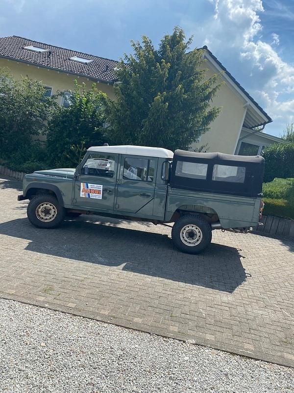 Gebraucht Land Rover Defender 122 PS (89 kW) 2010 Grün Pickup