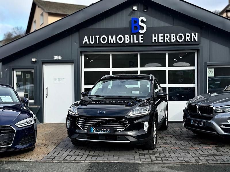 Gebraucht Ford Kuga Titanium 150 PS (110 kW) 2022 Schwarz SUV