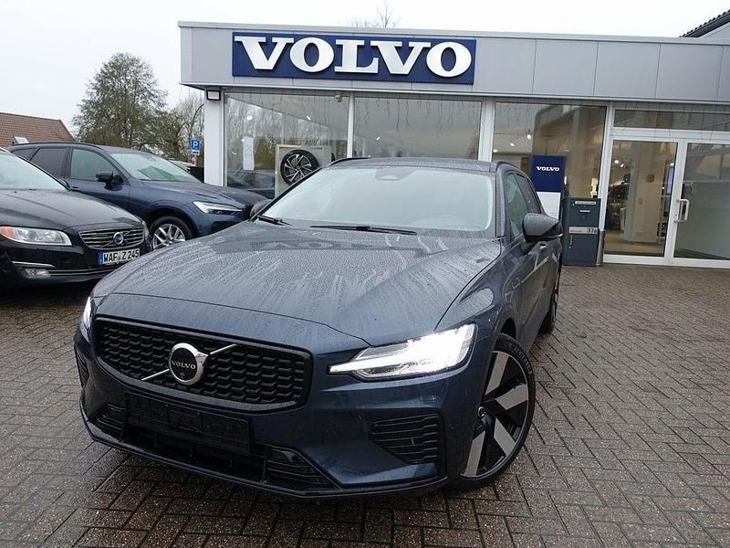Blau Gebraucht 2025 Volvo V60 Plus Kombi | 39.900 € (Guter Preis) - Bild 1/4
