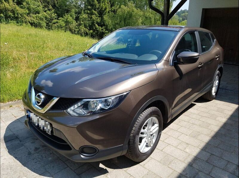 Braun Gebraucht 2017 Nissan Qashqai Acenta SUV | 11.000 € (Fairer Preis) - Bild 1/4