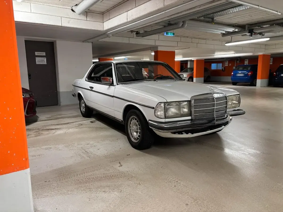 Gebraucht Mercedes 230 110 PS (80 kW) 1979 Weiß Coupé