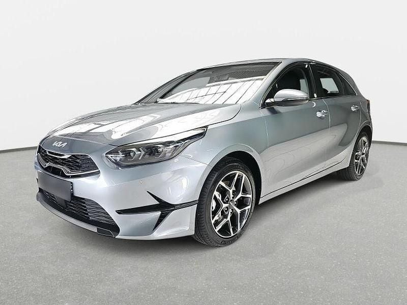 Gebraucht Kia Ceed Spirit 140 PS (102 kW) 2024 Silber Kleinwagen