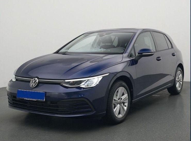 Blau Gebraucht 2024 VW Golf VIII Life Limousine | 26.900 € (Fairer Preis) - Bild 1/4