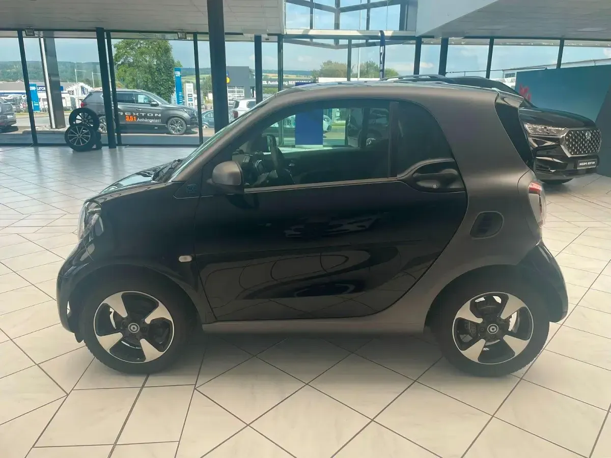Gebraucht Smart ForTwo Coupé 60 kW (82 PS) 2024 Schwarz Coupé