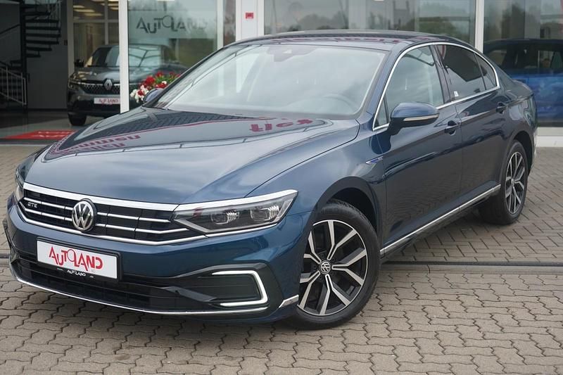Blau Gebraucht 2020 VW Passat GTE Limousine | 20.890 € (Guter Preis) - Bild 1/4