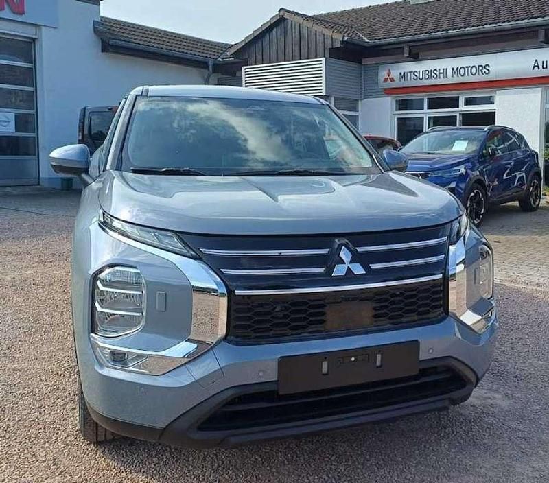 Neu Mitsubishi Outlander P-HEV Plus 306 PS (225 kW) 2025 Mondsteingrau SUV